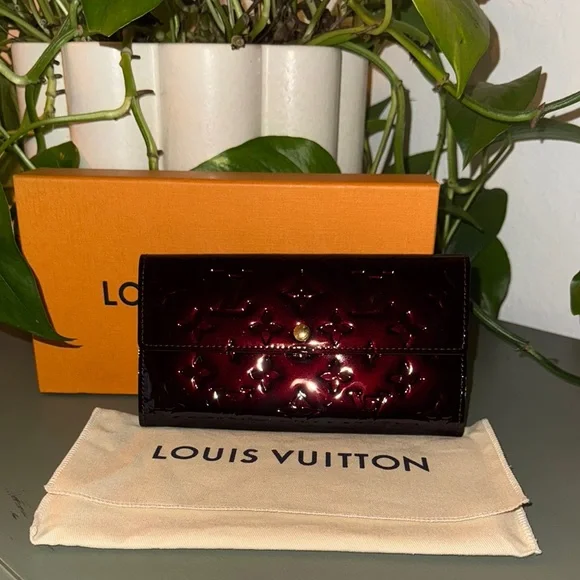 Louis Vuitton Burgundy sarah vernis Wallet - Picture 1 of 11